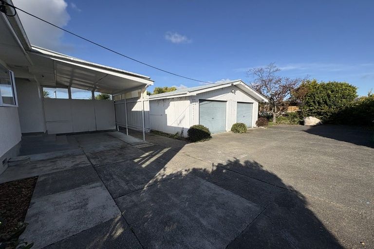 Photo of property in 17 Howard Road, Taradale, Napier, 4112