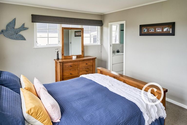 Photo of property in 7 Luff Place, Whitby, Porirua, 5024