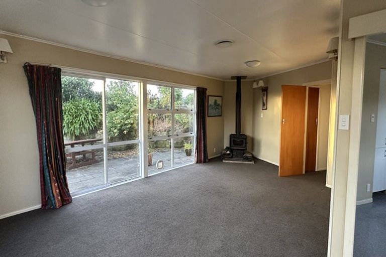 Photo of property in 9 Omega Street, Newlands, Wellington, 6037