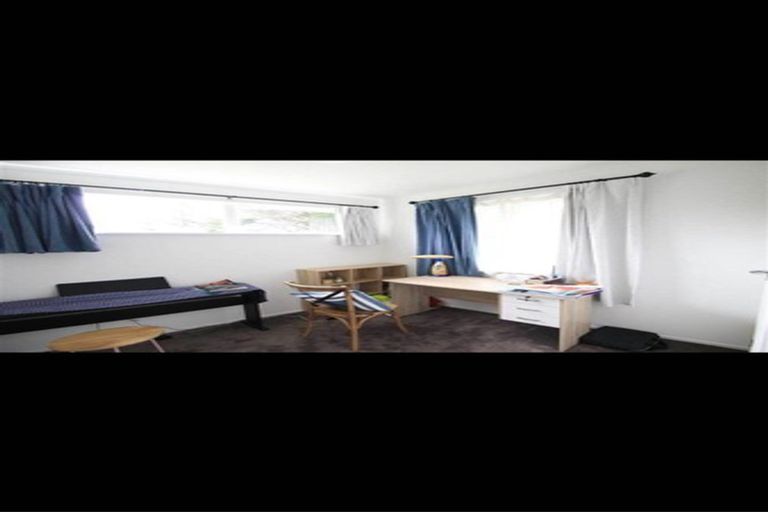 Photo of property in 19 Segedin Place, Glenfield, Auckland, 0629