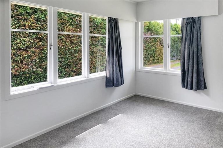 Photo of property in 11 Edwards Avenue, Henderson, Auckland, 0610