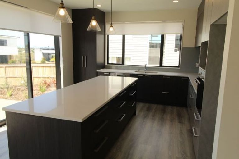 Photo of property in 79 Maka Terrace, Orewa, 0931