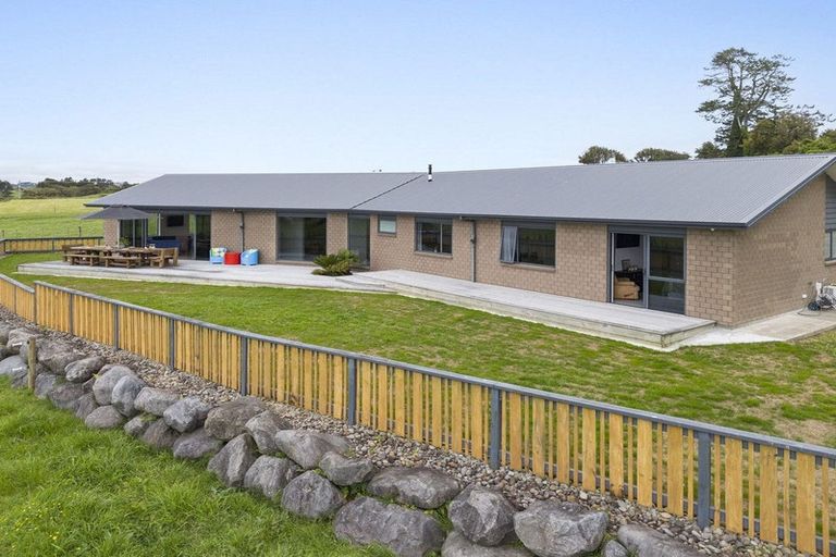 Photo of property in 130 Hurworth Road, Hurworth, New Plymouth, 4371