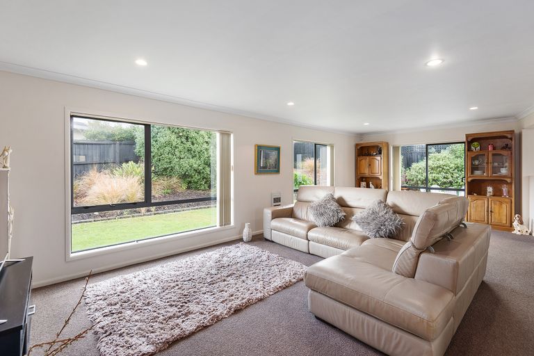 Photo of property in 33 Mahuri Street, Parklands, Christchurch, 8083