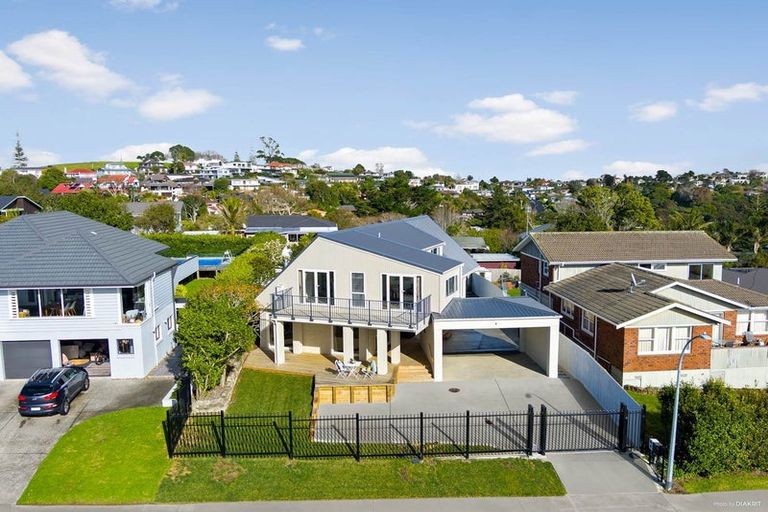 Photo of property in 16 Paisley Street, Mellons Bay, Auckland, 2014