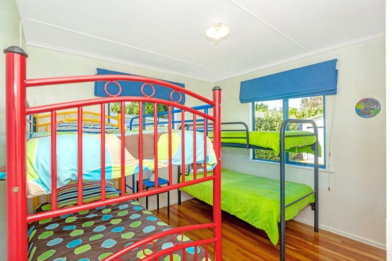 Photo of property in 3 Katrin Place, Mahia, 4198