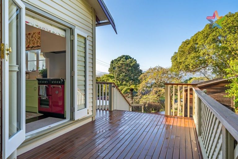 Photo of property in 34 Singers Road, Korokoro, Lower Hutt, 5012