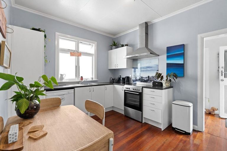 Photo of property in 15 Cambridge Terrace, Masterton, 5810