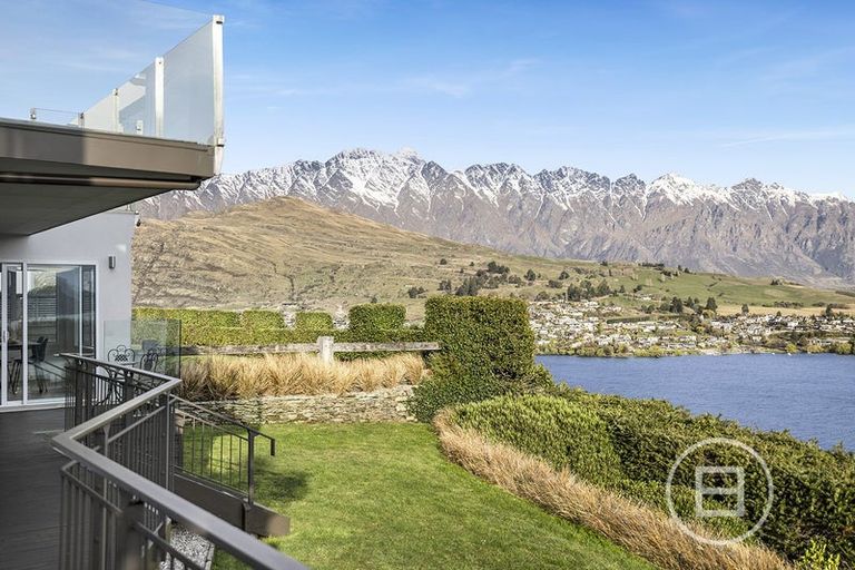 Photo of property in 16 Peregrine Place, Queenstown, 9300