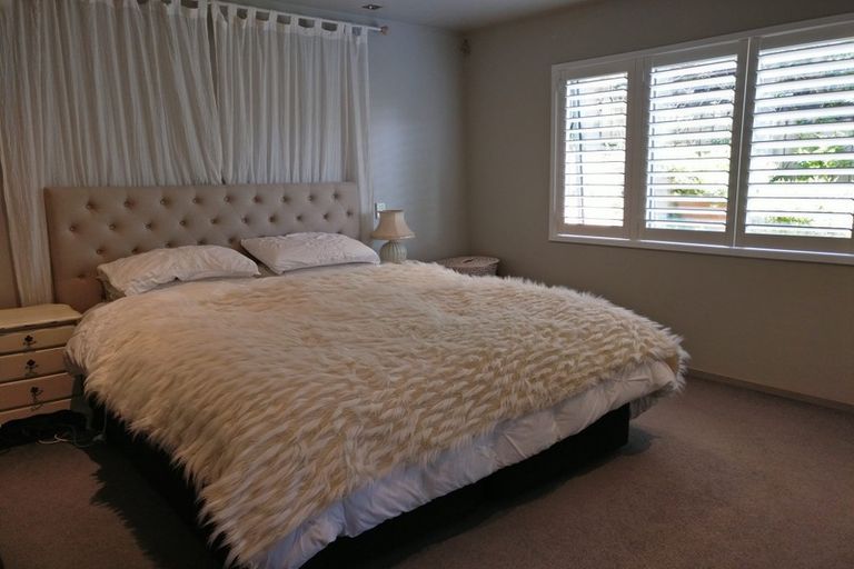 Photo of property in 2/44a Tamahere Drive, Glenfield, Auckland, 0629