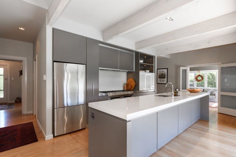 Photo of property in 247 Devonport Road, Tauranga, 3110