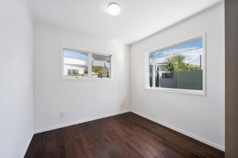 Photo of property in 3 Spargo Road, Massey, Auckland, 0614