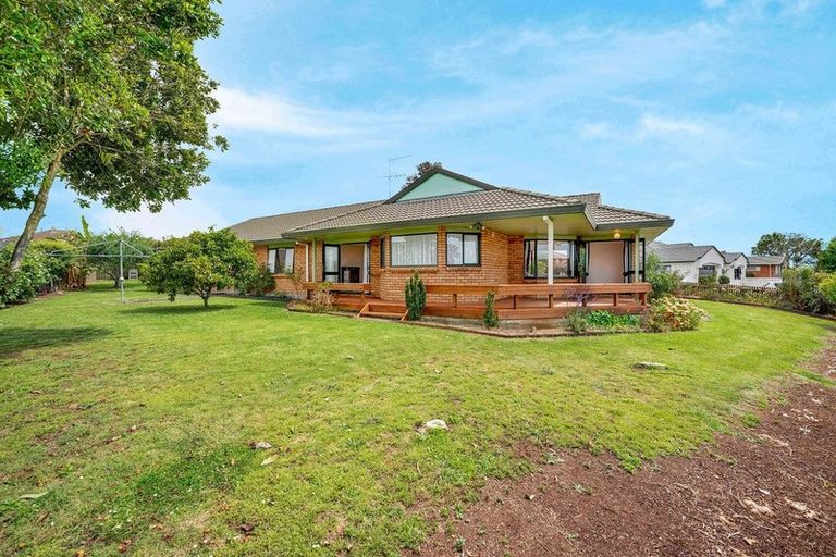 Photo of property in 2 Oakwood Place, Pukekohe, 2120