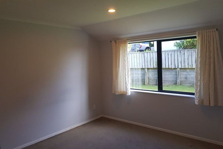 Photo of property in 2 Comber Place, Johnsonville, Wellington, 6037