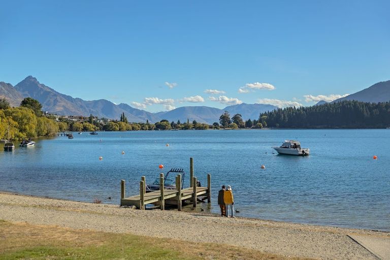 Photo of property in 65 Oregon Drive, Kelvin Heights, Queenstown, 9300