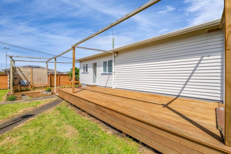 Photo of property in 2 Bone Crescent, Hawera, 4610