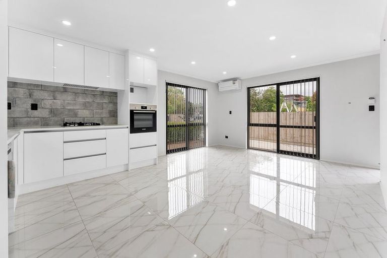 Photo of property in 147a Bucklands Beach Road, Bucklands Beach, Auckland, 2012