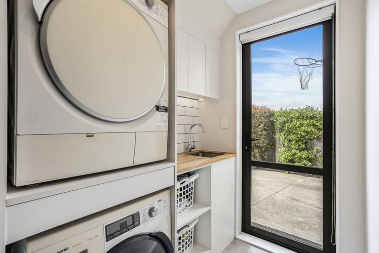 Photo of property in 112 Grand Drive, Orewa, 0931