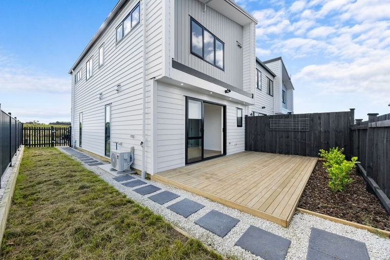 Photo of property in 4 Harikoa Way, Karaka, 2113