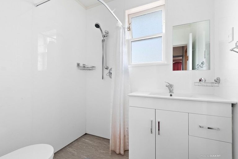 Photo of property in 125 Ruskin Road, Newlands, Wellington, 6037