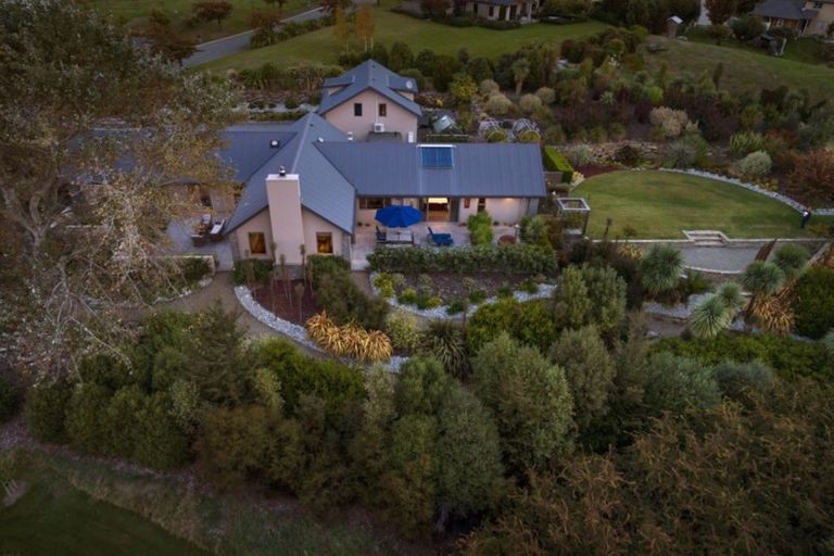 Photo of property in 5 Hollyhock Lane, Wanaka, 9305