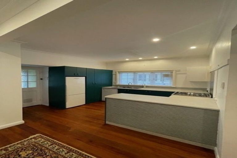 Photo of property in 185a Sutherland Road, Lyall Bay, Wellington, 6022