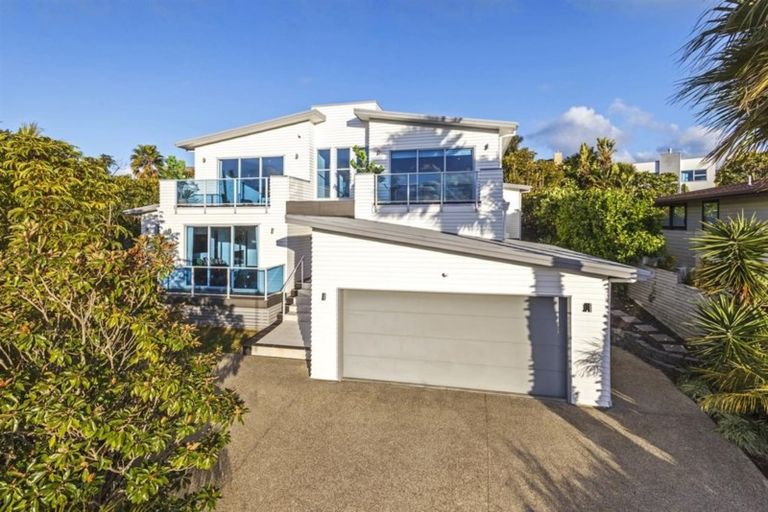 Photo of property in 75 Kittiwake Drive, Schnapper Rock, Auckland, 0632