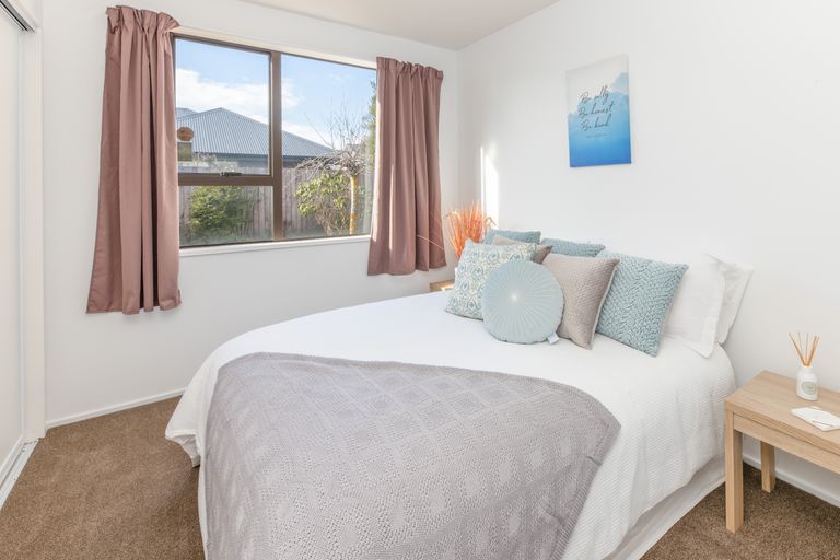 Photo of property in 1/20 Kirsten Place, Parklands, Christchurch, 8083