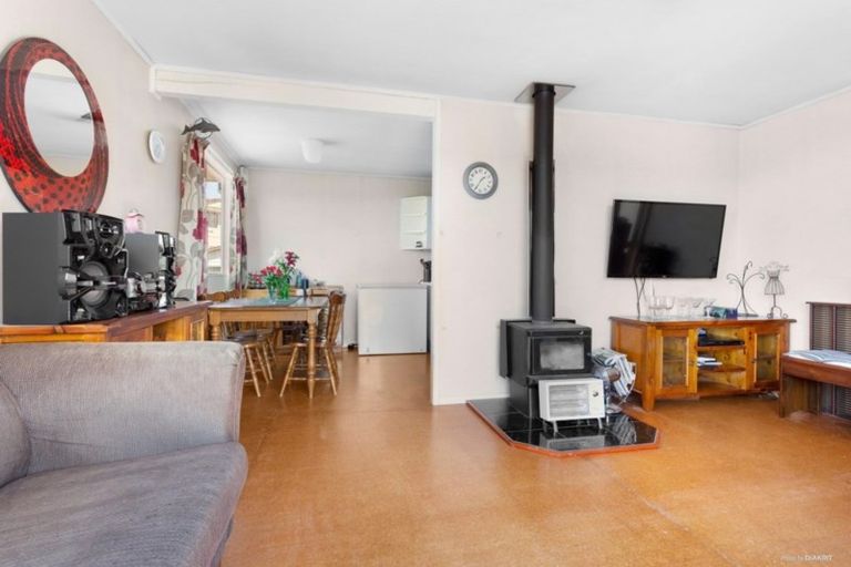 Photo of property in 24 Halloran Place, Massey, Auckland, 0614