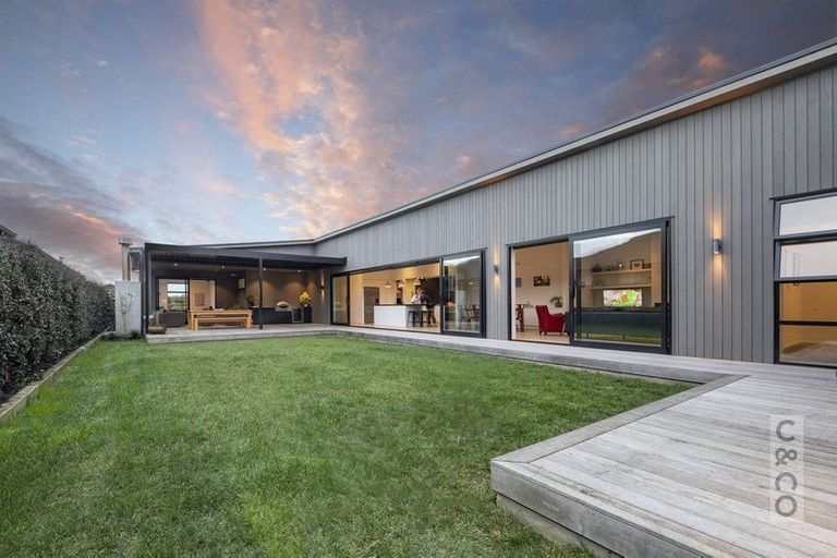 Photo of property in 28 Pohutukawa Parade, Riverhead, 0820