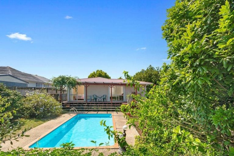 Photo of property in 11 Poto Street, Te Atatu South, Auckland, 0610