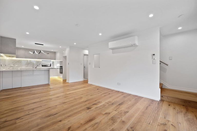 Photo of property in 5 Glendhu Road, Bayview, Auckland, 0629