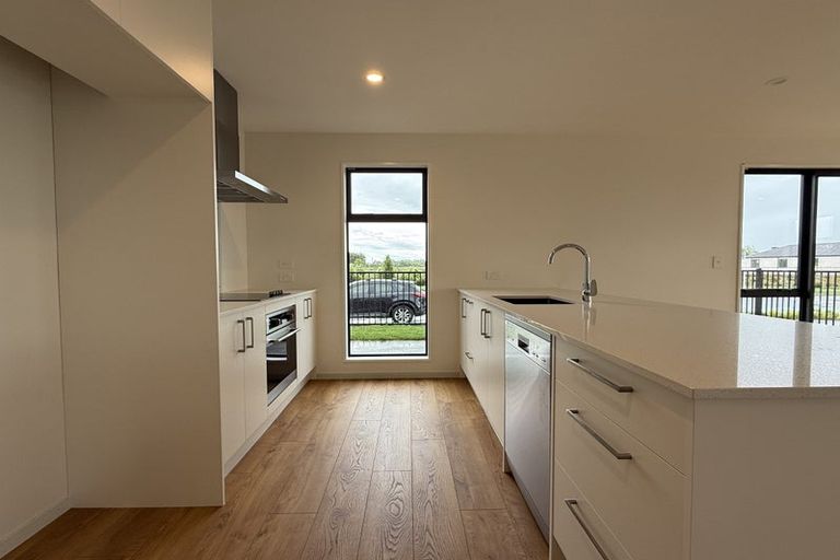 Photo of property in 2 Paradise Way, Halswell, 8025