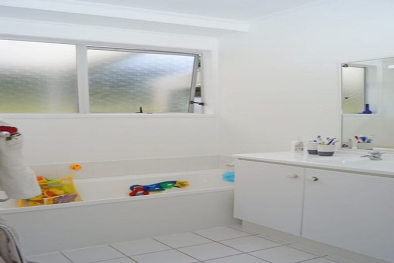Photo of property in 12 Glenbervie Crescent, Massey, Auckland, 0614
