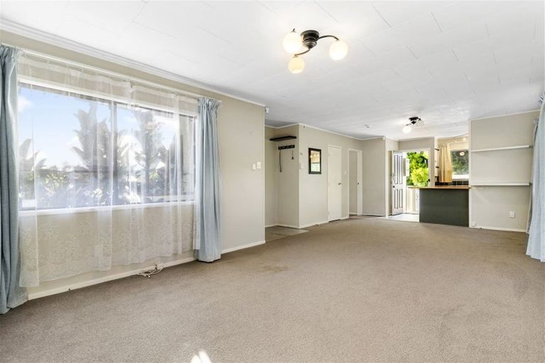 Photo of property in 41 Holmes Drive South, Massey, Auckland, 0614