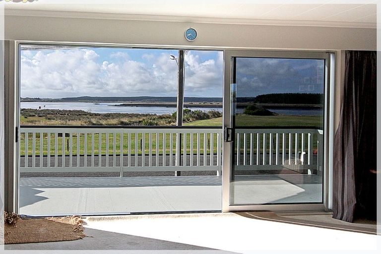 Photo of property in 67 Hartley Street, Foxton Beach, Foxton, 4815