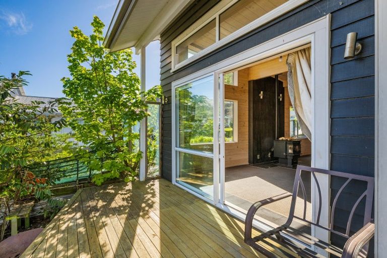 Photo of property in 261 Waikawa Road, Waikawa, Picton, 7220