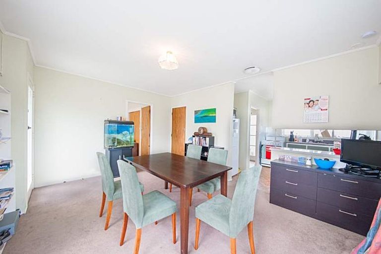 Photo of property in 42 Cheval Drive, Totara Vale, Auckland, 0629