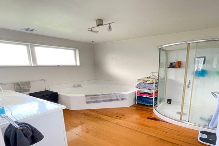 Photo of property in 48 Valley View Road, Glenfield, Auckland, 0629