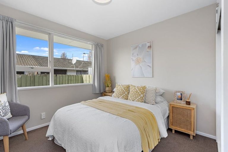 Photo of property in 124 Lake Terrace Road, Burwood, Christchurch, 8061