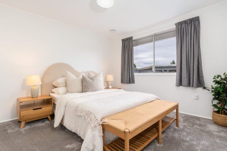 Photo of property in 5a Sequoia Place, Maoribank, Upper Hutt, 5018