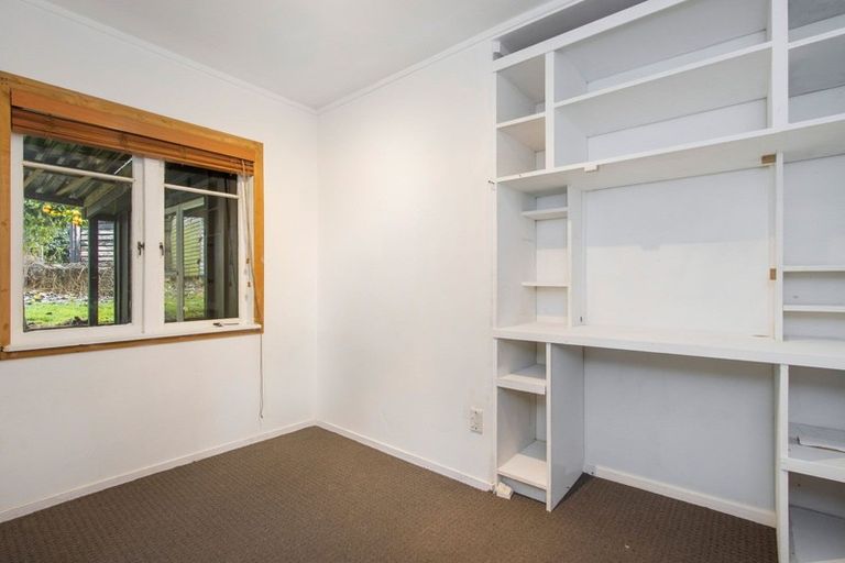 Photo of property in 18 Omokoroa Road, Omokoroa, 3114