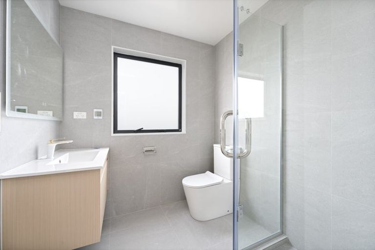 Photo of property in 39 Taipahitini Road, Rosehill, 2113