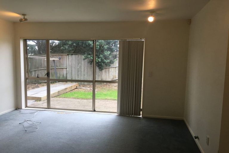 Photo of property in 35 Calypso Way, Unsworth Heights, Auckland, 0632