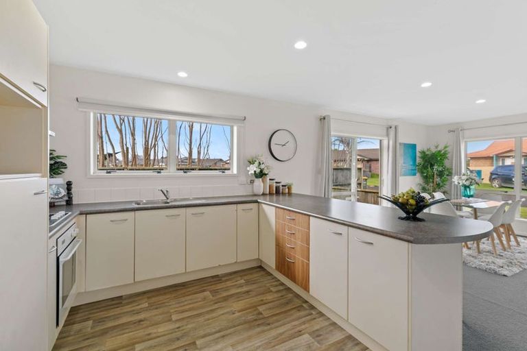 Photo of property in 11/15 O'sullivan Place, Waiuku, 2123