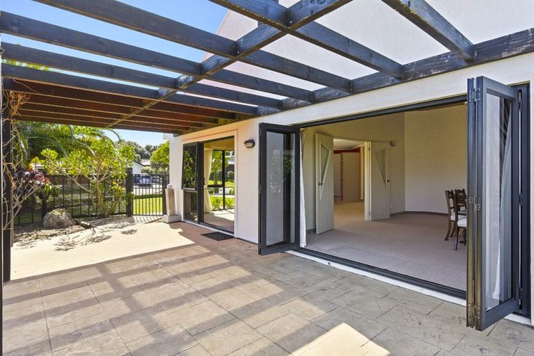 Photo of property in 2 Quadrant Heights, Paraparaumu, 5032