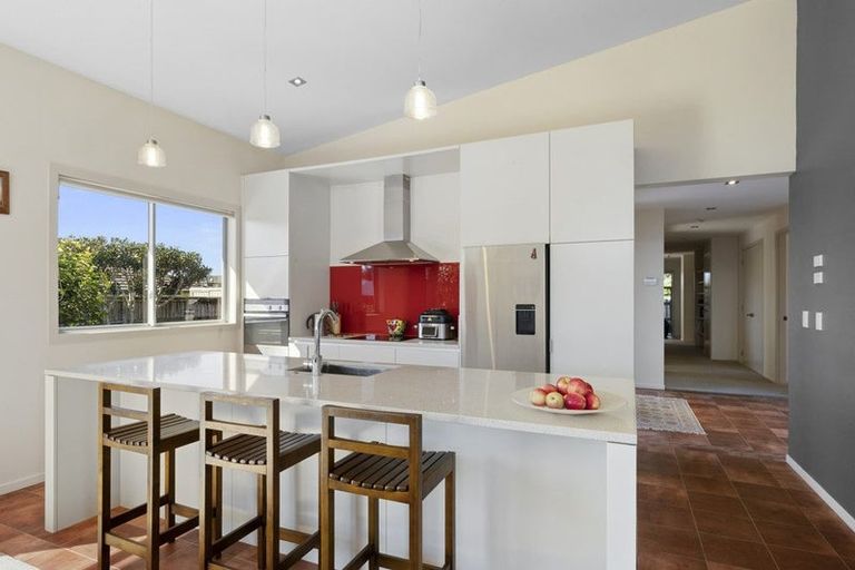 Photo of property in 4 St Andrews Parkway, Waiwhakaiho, New Plymouth, 4312