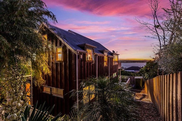 Photo of property in 2/164 Rangatira Road, Beach Haven, Auckland, 0626