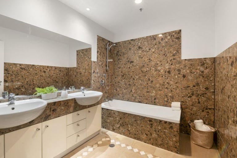 Photo of property in 4c/173 Hurstmere Road, Takapuna, Auckland, 0622