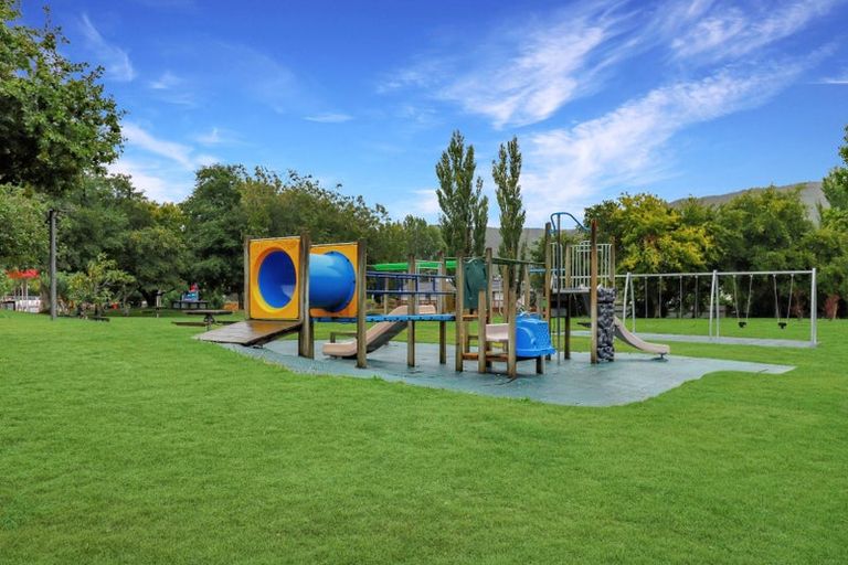 Photo of property in 24 Wagon Road, Stokes Valley, Lower Hutt, 5019